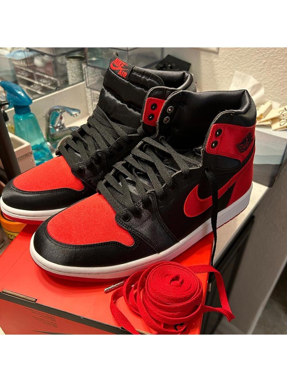 NEW Women's Air Jordan 1 Retro Hi OG ‘Satin Bred’ Hightop Tennis Shoes W/ BAG - Picture 2 of 9